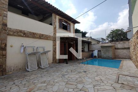 Casa à venda com 380m², 4 quartos e 2 vagasPiscina