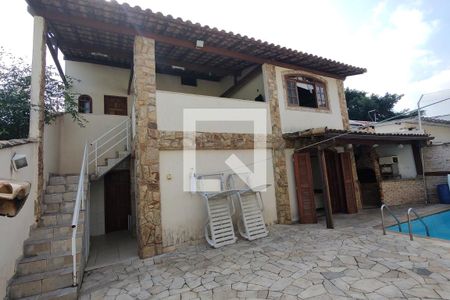 Casa à venda com 380m², 4 quartos e 2 vagasFachada 