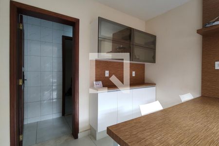 Casa à venda com 380m², 4 quartos e 2 vagasCozinha - Armários