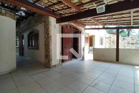 Casa à venda com 380m², 4 quartos e 2 vagasVaranda 