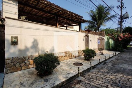 Casa à venda com 380m², 4 quartos e 2 vagasFachada