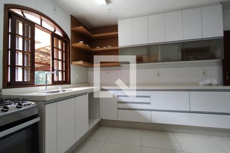 Casa à venda com 380m², 4 quartos e 2 vagasCozinha - Armários