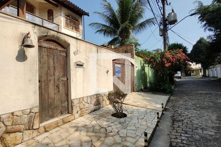 Casa à venda com 380m², 4 quartos e 2 vagasFachada