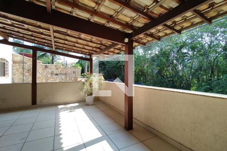 Casa à venda com 380m², 4 quartos e 2 vagasVaranda 