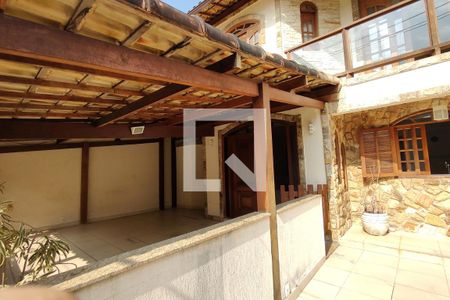 Casa à venda com 380m², 4 quartos e 2 vagasFachada 