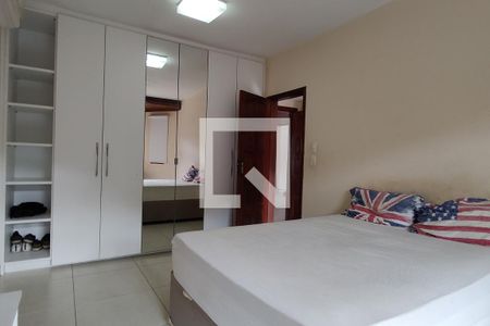 Casa à venda com 380m², 4 quartos e 2 vagasQuarto 3 - Armários