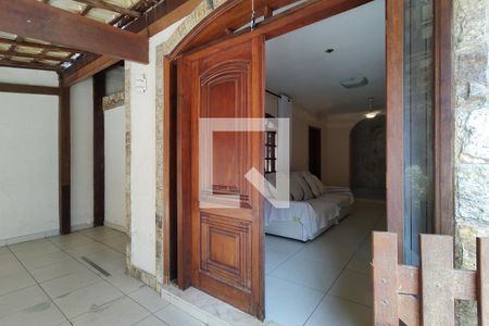 Casa à venda com 380m², 4 quartos e 2 vagasVaranda 