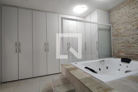 Casa à venda com 380m², 4 quartos e 2 vagasBanheiro da Suíte 1