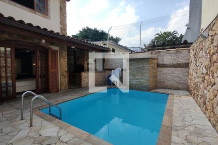 Casa à venda com 380m², 4 quartos e 2 vagasPiscina
