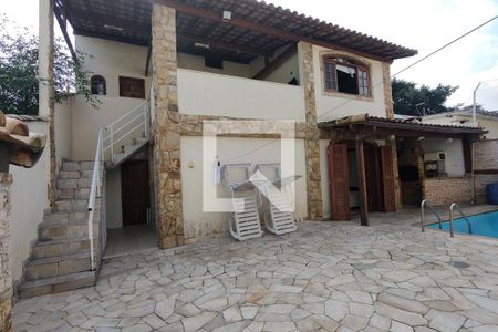 Casa à venda com 380m², 4 quartos e 2 vagasFachada 