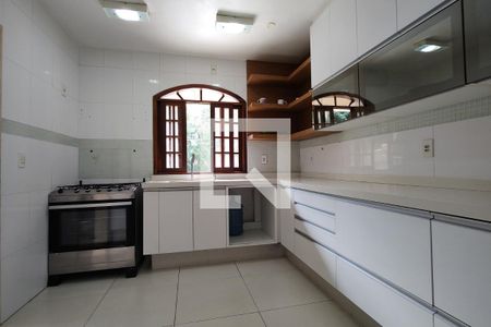 Casa à venda com 380m², 4 quartos e 2 vagasCozinha - Armários