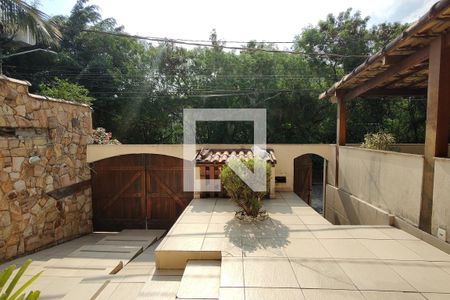 Casa à venda com 380m², 4 quartos e 2 vagasQuintal