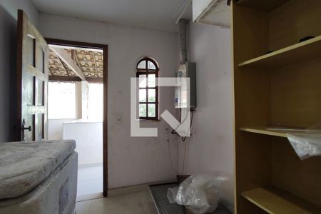 Casa à venda com 380m², 4 quartos e 2 vagasQuarto de Serviço