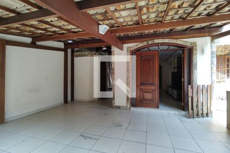 Casa à venda com 380m², 4 quartos e 2 vagasVaranda 