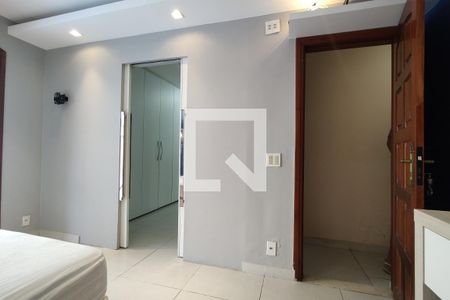 Casa à venda com 380m², 4 quartos e 2 vagasQuarto 1 - Suíte 