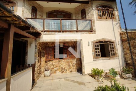 Casa à venda com 380m², 4 quartos e 2 vagasFachada 