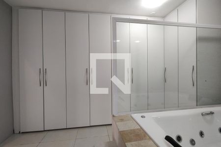Casa à venda com 380m², 4 quartos e 2 vagasBanheiro da Suíte 1