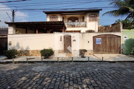 Casa à venda com 380m², 4 quartos e 2 vagasFachada 