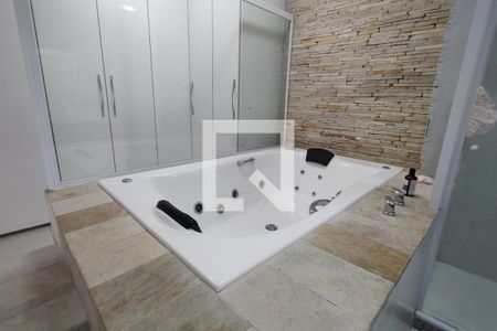 Casa à venda com 380m², 4 quartos e 2 vagasBanheiro da Suíte 1