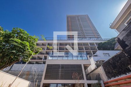 Studio à venda com 27m², 1 quarto e sem vaga Studio à venda com 27m², 1 quarto e sem vagaFachada