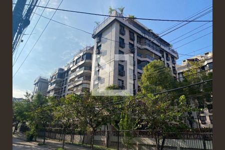 Apartamento à venda com 138m², 3 quartos e 1 vaga Apartamento à venda com 138m², 3 quartos e 1 vagaFachada