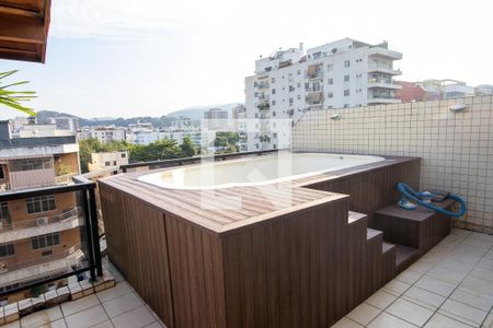 Apartamento à venda com 138m², 3 quartos e 1 vaga Apartamento à venda com 138m², 3 quartos e 1 vagaPiscina