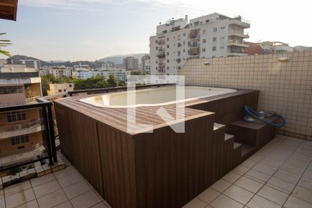 Apartamento à venda com 138m², 3 quartos e 1 vaga Apartamento à venda com 138m², 3 quartos e 1 vagaPiscina