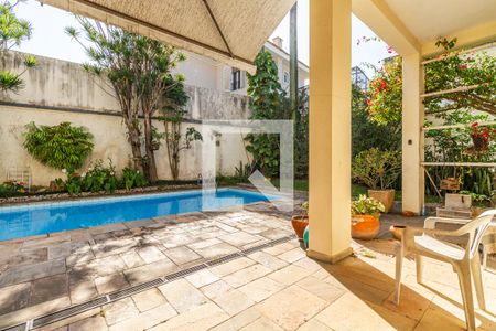 Casa à venda com 420m², 4 quartos e 5 vagas Casa à venda com 420m², 4 quartos e 5 vagasQuintal