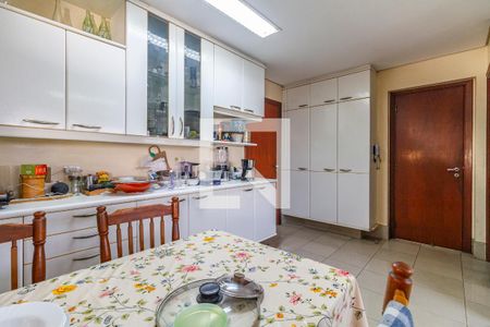 Casa à venda com 420m², 4 quartos e 5 vagas Casa à venda com 420m², 4 quartos e 5 vagasCozinha