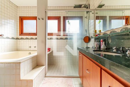 Casa à venda com 420m², 4 quartos e 5 vagas Casa à venda com 420m², 4 quartos e 5 vagasBanheiro da Suíte 4