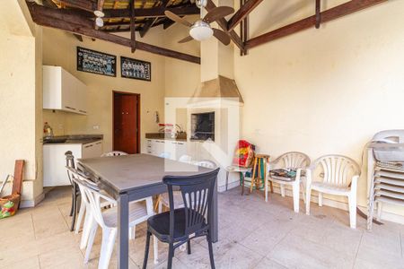 Casa à venda com 420m², 4 quartos e 5 vagas Casa à venda com 420m², 4 quartos e 5 vagasQuintal