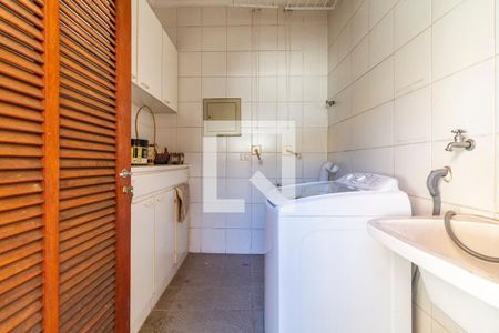 Casa à venda com 420m², 4 quartos e 5 vagas Casa à venda com 420m², 4 quartos e 5 vagasÁrea de Serviço