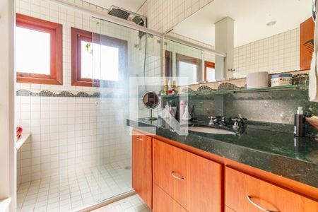 Casa à venda com 420m², 4 quartos e 5 vagas Casa à venda com 420m², 4 quartos e 5 vagasBanheiro da Suíte 4