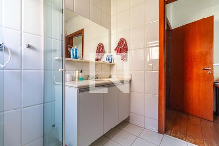 Casa à venda com 420m², 4 quartos e 5 vagas Casa à venda com 420m², 4 quartos e 5 vagasBanheiro da Suíte 2