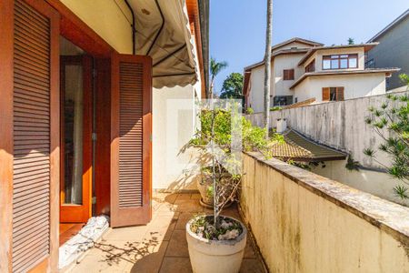 Casa à venda com 420m², 4 quartos e 5 vagas Casa à venda com 420m², 4 quartos e 5 vagasVaranda - Suíte 4