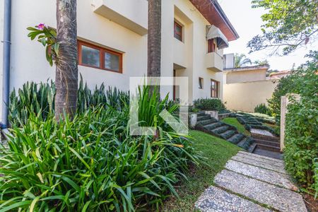 Casa à venda com 420m², 4 quartos e 5 vagas Casa à venda com 420m², 4 quartos e 5 vagasQuintal