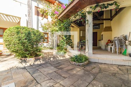 Casa à venda com 420m², 4 quartos e 5 vagas Casa à venda com 420m², 4 quartos e 5 vagasQuintal