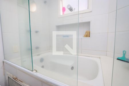 Apartamento para alugar com 240m², 4 quartos e 4 vagas Apartamento para alugar com 240m², 4 quartos e 4 vagasBanheiro da Suite