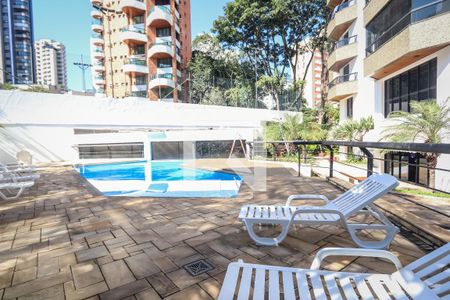 Apartamento para alugar com 240m², 4 quartos e 4 vagas Apartamento para alugar com 240m², 4 quartos e 4 vagasÁrea comum - Piscina