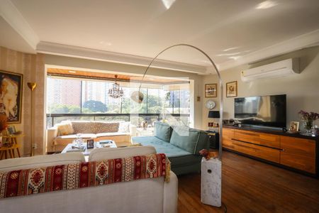 Apartamento para alugar com 240m², 4 quartos e 4 vagas Apartamento para alugar com 240m², 4 quartos e 4 vagasSala