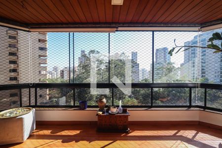 Apartamento para alugar com 240m², 4 quartos e 4 vagas Apartamento para alugar com 240m², 4 quartos e 4 vagasVaranda