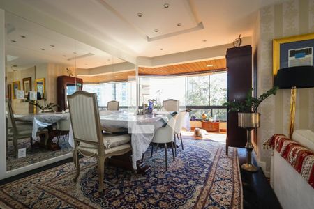 Apartamento para alugar com 240m², 4 quartos e 4 vagas Apartamento para alugar com 240m², 4 quartos e 4 vagasSala de Jantar