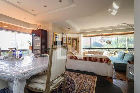 Apartamento para alugar com 240m², 4 quartos e 4 vagas Apartamento para alugar com 240m², 4 quartos e 4 vagasSala de Jantar