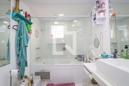 Apartamento para alugar com 240m², 4 quartos e 4 vagas Apartamento para alugar com 240m², 4 quartos e 4 vagasBanheiro da Suite