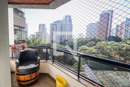 Apartamento para alugar com 240m², 4 quartos e 4 vagas Apartamento para alugar com 240m², 4 quartos e 4 vagasVaranda da Suite