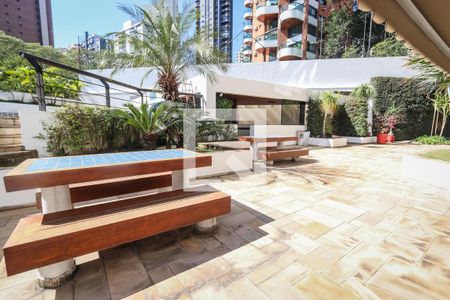 Apartamento para alugar com 240m², 4 quartos e 4 vagas Apartamento para alugar com 240m², 4 quartos e 4 vagasÁrea comum