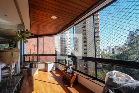 Apartamento para alugar com 240m², 4 quartos e 4 vagas Apartamento para alugar com 240m², 4 quartos e 4 vagasVaranda