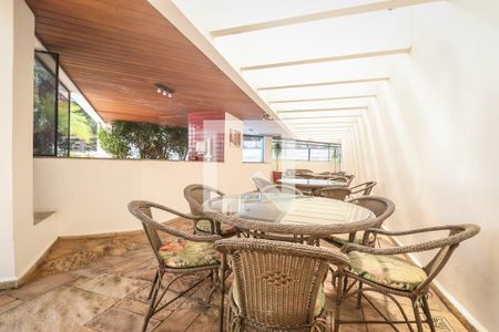 Apartamento para alugar com 240m², 4 quartos e 4 vagas Apartamento para alugar com 240m², 4 quartos e 4 vagasÁrea comum