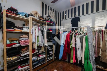 Apartamento para alugar com 240m², 4 quartos e 4 vagas Apartamento para alugar com 240m², 4 quartos e 4 vagasCloset suite