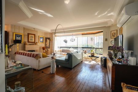 Apartamento para alugar com 240m², 4 quartos e 4 vagas Apartamento para alugar com 240m², 4 quartos e 4 vagasSala